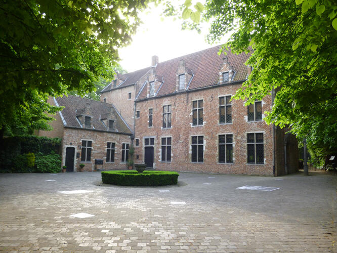 Het Erasmushuis en de binnenplaats - 2014